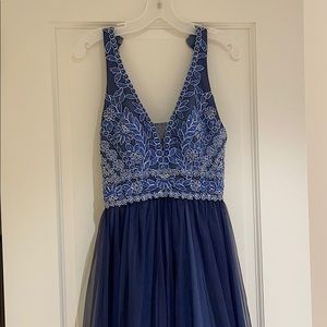Detailed blue prom dress